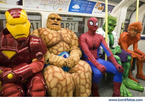 Series de Superheroes En El Metro