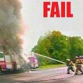 Miniatura de Fuego Ataca a Camion de Bomberos