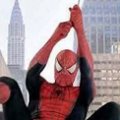 Miniatura de Spiderman enseña los Gayumbos